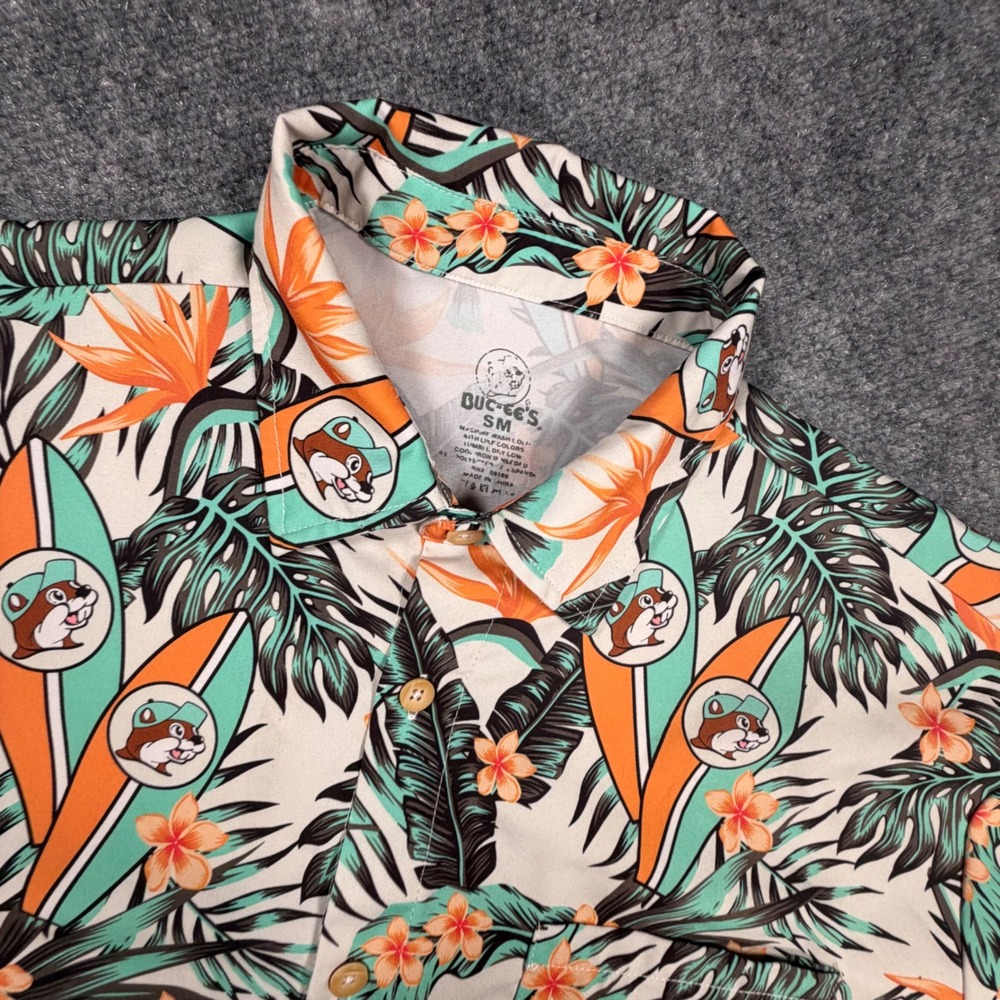 Buc-ees Mens Small Tropical Surfboard Beaver Print Button Up Shirt S/S 0598